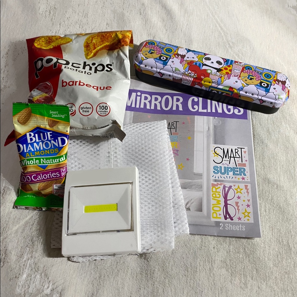 Randomized college gift set